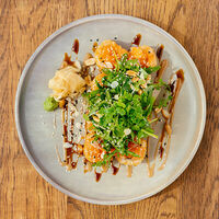 Тартар-ролл с лососем в SUBZERO