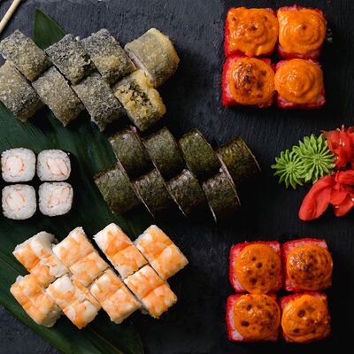 Сет с креветкой в Caviar Rolls по цене 3094 ₽