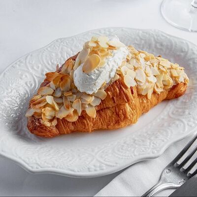 Миндальный круассан в Ava по цене 650 ₽