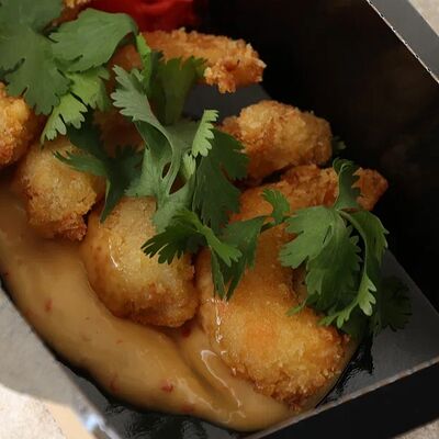 Хрустящие креветки с соусом 1000 островов в VERANDA BAR по цене 890 ₽