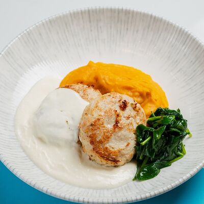 Котлеты из индейки с пюре из батата и сливочным соусом в ЛайкиПарк по цене 700 ₽