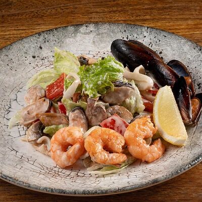 Салат с морепродуктами в Cernovar по цене 715 ₽