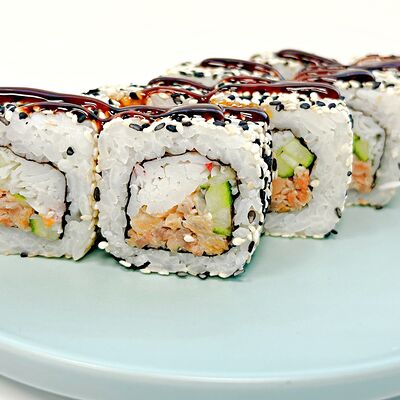 Цунами ролл в Ostrov по цене 624 ₽