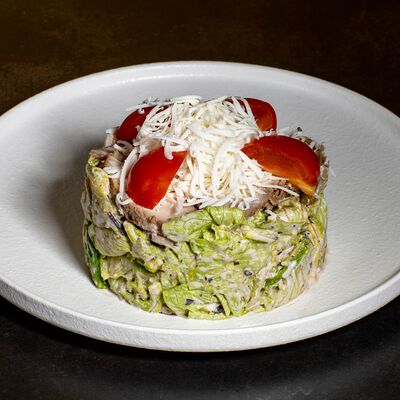 Цезарьс курицей в Домашняя кулинария по цене 370 ₽