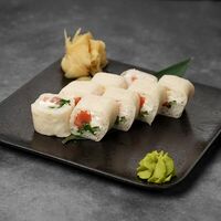 Спринг-ролл с копчёным лососем в Diamonds