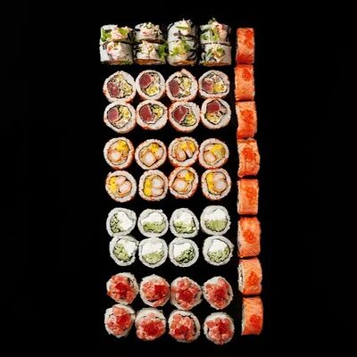 Сет на компанию в Sushi please по цене 5850 ₽