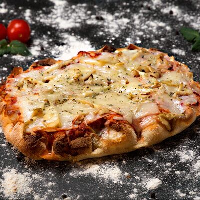 Пицца с сыром, ветчиной и грибами в PIZZAZAVR по цене 790 ₽