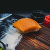 Суши с копченым лососем в Sushi Time по цене 140
