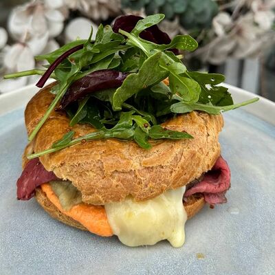 Бургер в заварном кольце в CuPPcake по цене 708 ₽