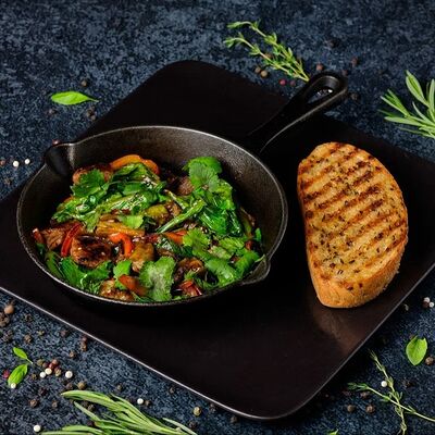 Сковородка с говядиной в Mesto Sushi & Grill по цене 820