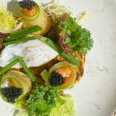 Драник с семгой и яйцом пашот в Максима Пицца по цене 1050 ₽