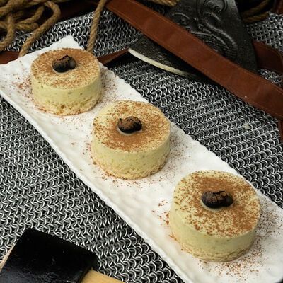 Фисташковое пирожное в Бар Бьёрнхейм Bjornheimr по цене 330 ₽