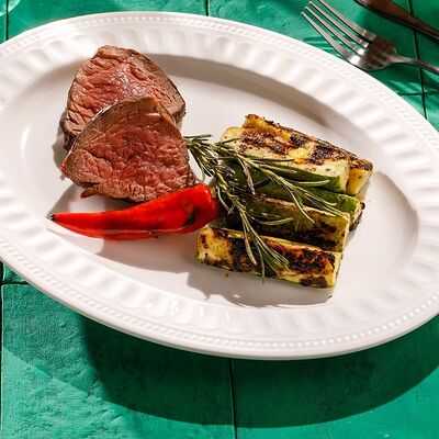 Стейк из вырезки в Кукумбер по цене 1790 ₽