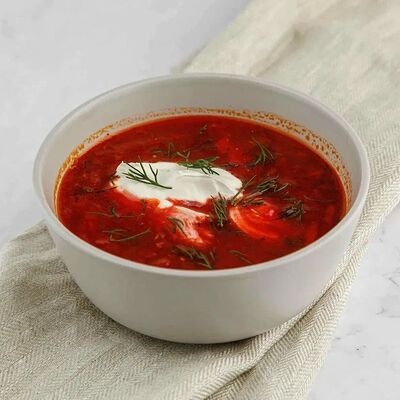 Борщ по-русски со сметаной и чесночными гренкамив Бар-гриль KOSTER по цене 350 ₽