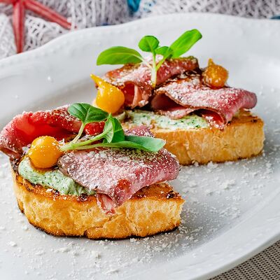 Брускетта с Ростбифом в Сен Тропе по цене 360 ₽