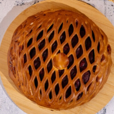 Пирог с вишней в Буханка по цене 1016 ₽