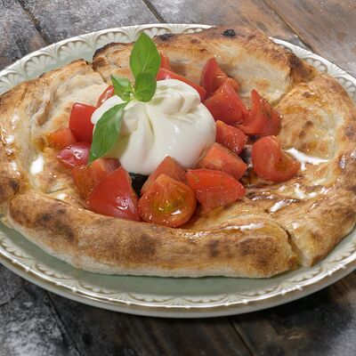 Фокачча с бурратой и томатами в Ресторан Мангал по цене 920 ₽