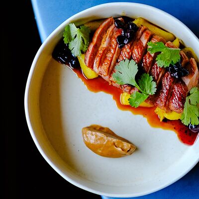 Утиное филе с пряным яблоком и кремом из цветной капусты в Пена Дней по цене 38 р.