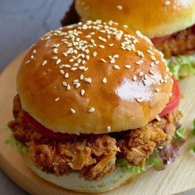 Биг чикен с картошкой фри в Corn dog dagestan по цене 550 ₽