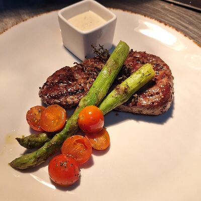 Стейк из говяжьей вырезки под соусомв Объект по цене 1260 ₽