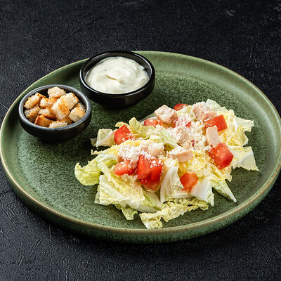 Салат Цезарь с курицей в Сан Суши - Пицца по цене 349 ₽