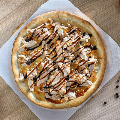 Пицца куриная с соусом териякив Пиццерия фасоль по цене 970 ₽