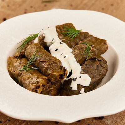 Долма в виноградных листьях с говядинойв Вкус Дагестана по цене 680 ₽