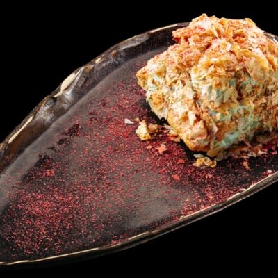 Матча Наполеон с малиновым соусом в Zonda по цене 740 ₽