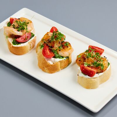 Брускетта с креветками и фисташковым песто в Stella Lounge по цене 24 р.