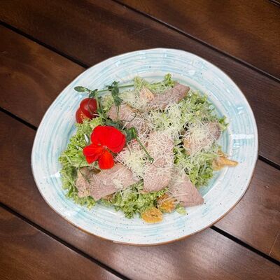 Салат с ростбифом и опятами в БункерПаб по цене 600 ₽