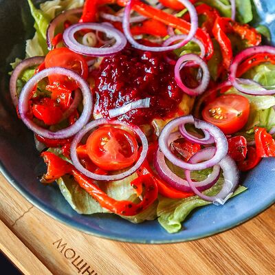 Горячий салат в Шейк бургер по цене 340 ₽