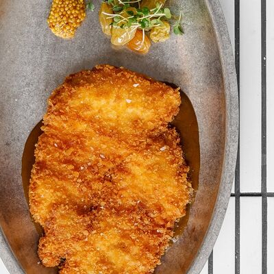 Куриный шницель с изюмом и горчицей в Finch по цене 780 ₽