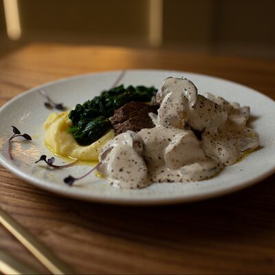 Филе Ангус с белыми грибами, пюре и шпинатом в Сицилия бедда по цене 2170 ₽