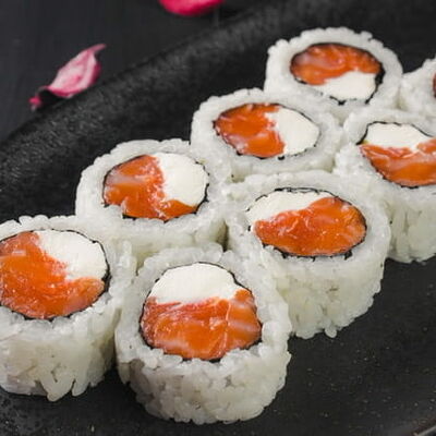 Ролл фирменный в Sushi7 по цене 883 ₽