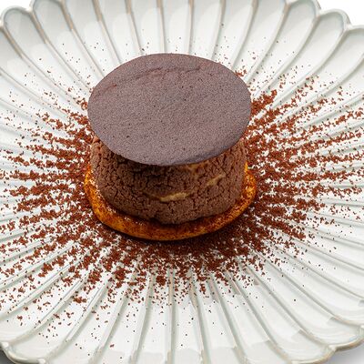 Шу с пралине из кедрового ореха в CAFE 15/86 по цене 650 ₽