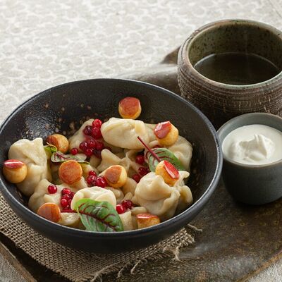 Пельмени с уткой, копчеными яблоками и моченой брусникой в Русская рыбалка по цене 920 ₽