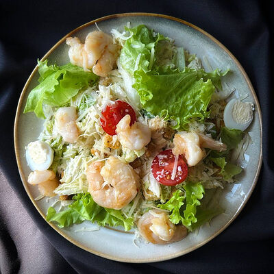 Цезарь с креветкой в Урбан Гриль по цене 550 ₽