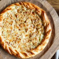 Хачапури с лисичками в Двор Помидор