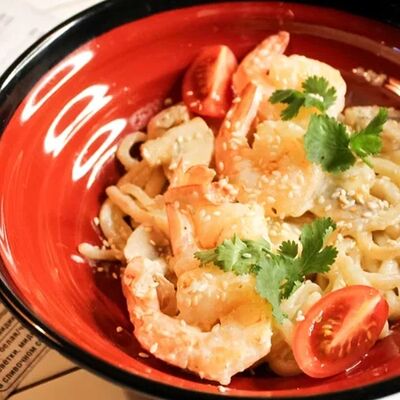 Лапша с креветками в Mr. Choo по цене 680 ₽