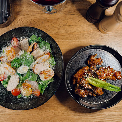 Куриный попкорн и салат Цезарь с курицей в Фабрика по цене 1150 ₽