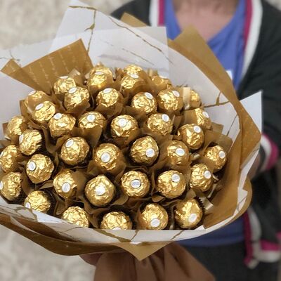 Букет из конфет Ferrero Rocher (Ферреро Роше)в Дарите красиво по цене 7799 ₽