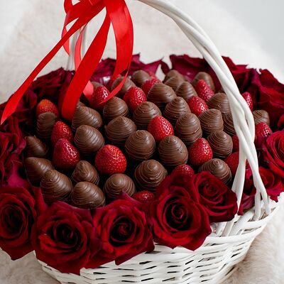 Корзина #6в SOK - клубника в шоколаде по цене 12990 ₽