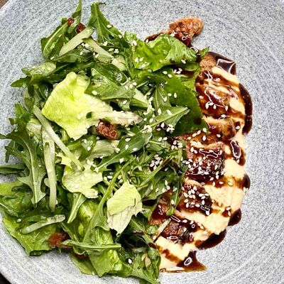 Салат с угрем в сливочном соусе том ям в Oysters по цене 800 ₽