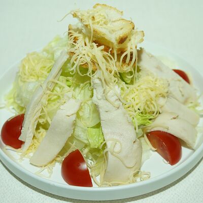 Цезарь с курицей в СУШИSELL по цене 699 ₽