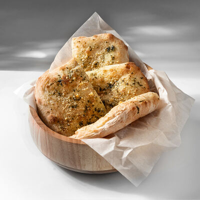 Римская фокачча с песто и пармезаном в Sunrise по цене 228 ₽