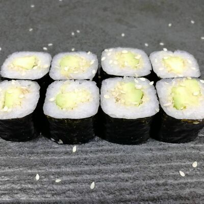 Ролл с авокадо и кунжутом в Life Rolls по цене 90
