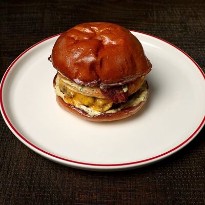 Чизбургер в Dacha restaurant по цене 1100 ₽