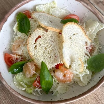 Салат Цезарь с креветками в Neprosto pizza по цене 550 ₽