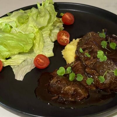 Томлёные телячьи щёчки в соусе демиглас в Kaif Lounge по цене 1050 ₽