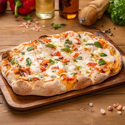 Цыпленок-песто М в Pizza 33 cm по цене 650 ₽